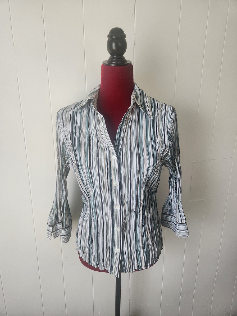 Apt. 9 Vertical Stripe Button-Down Shirt in Blue and White Medium